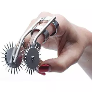 Master Series Spikes Double Finger Pinwheel (AE973)