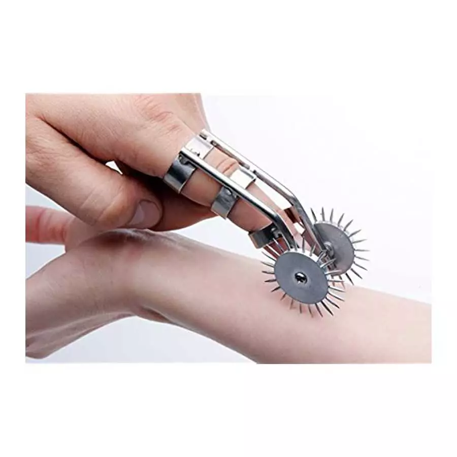 Master Series Spikes Double Finger Pinwheel (AE973)