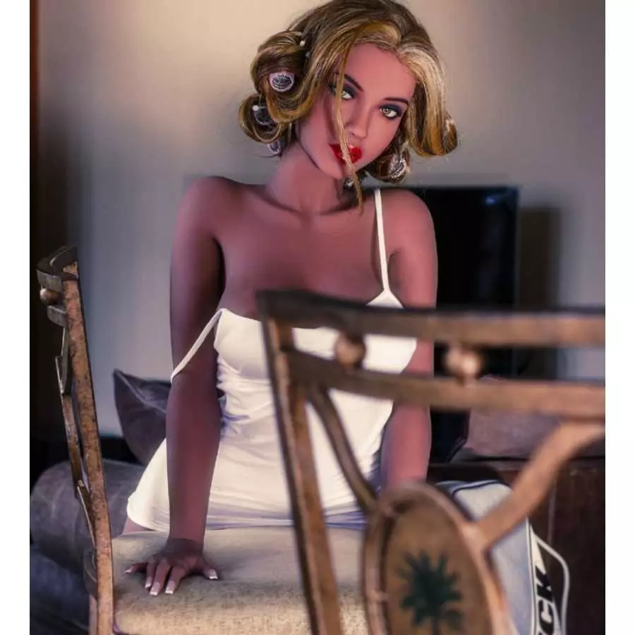 Amelie 170cm Hot Country Girl (5ft7)