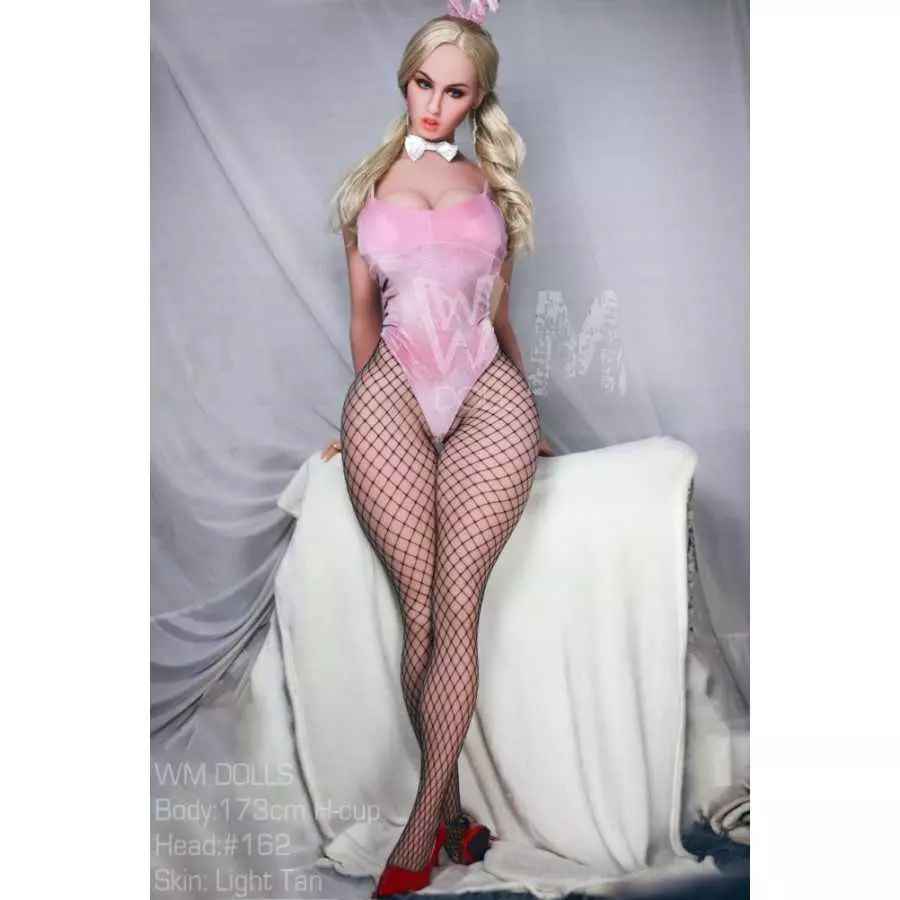 Kathleen 173cm Playboy Bunny (5ft8)