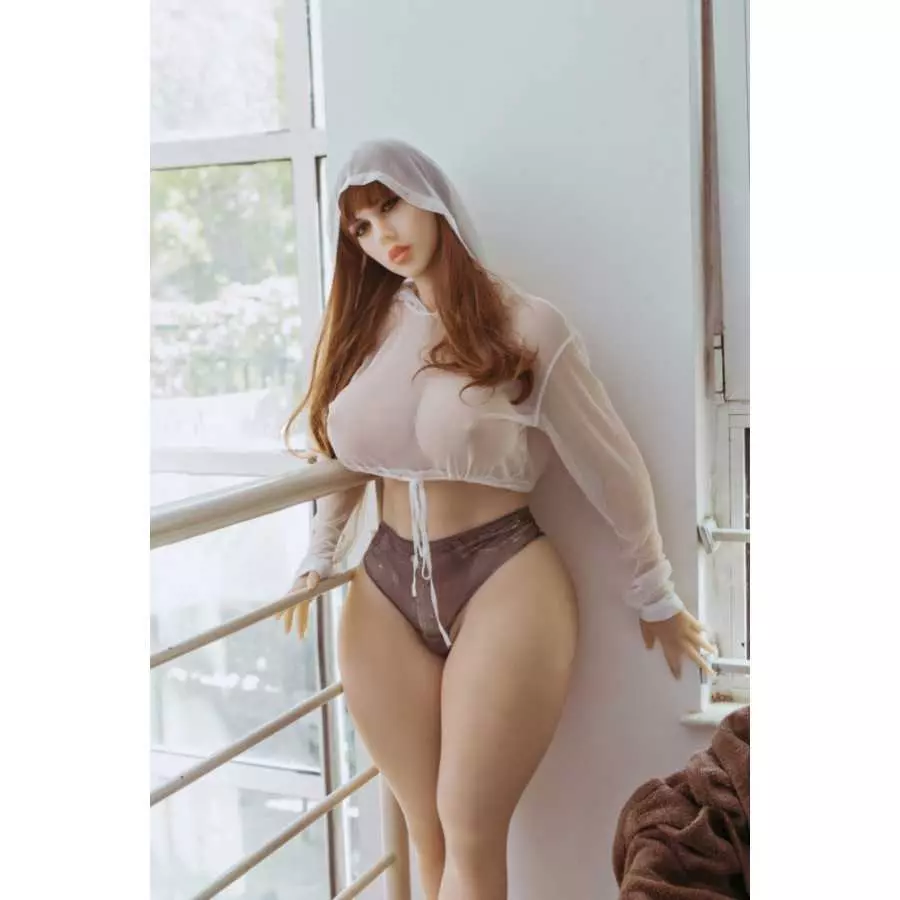 Eva 163cm Big Sister (5ft4)